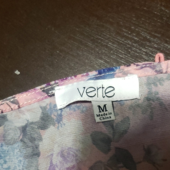 🌼New boutique floral sheer top - Picture 9 of 9